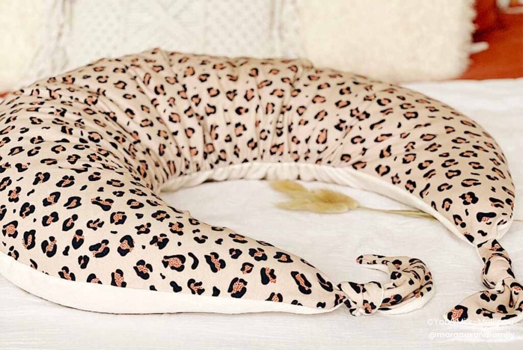 coussin maternité grossesse et allaitement à utiliser pour dormir enceinte relever les jambes nuit