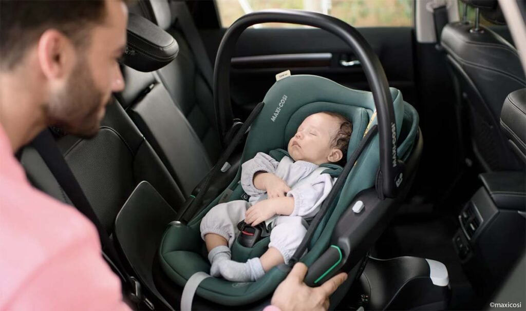 nouveau né choisir le siège auto sortie de maternité Guide siège auto âge par âge : comment choisir le modèle idéal en fonction du poids et de la taille de bébé