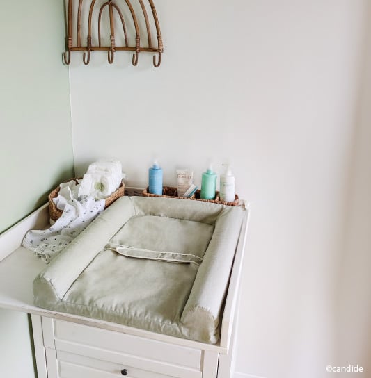 Organisation idéale d’une table à langer pour changer bébé rapidement et apprendre comment changer une couche