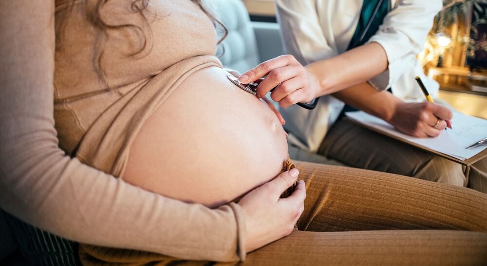 Consultation prénatale pour distinguer contractions de Braxton Hicks et travail réel