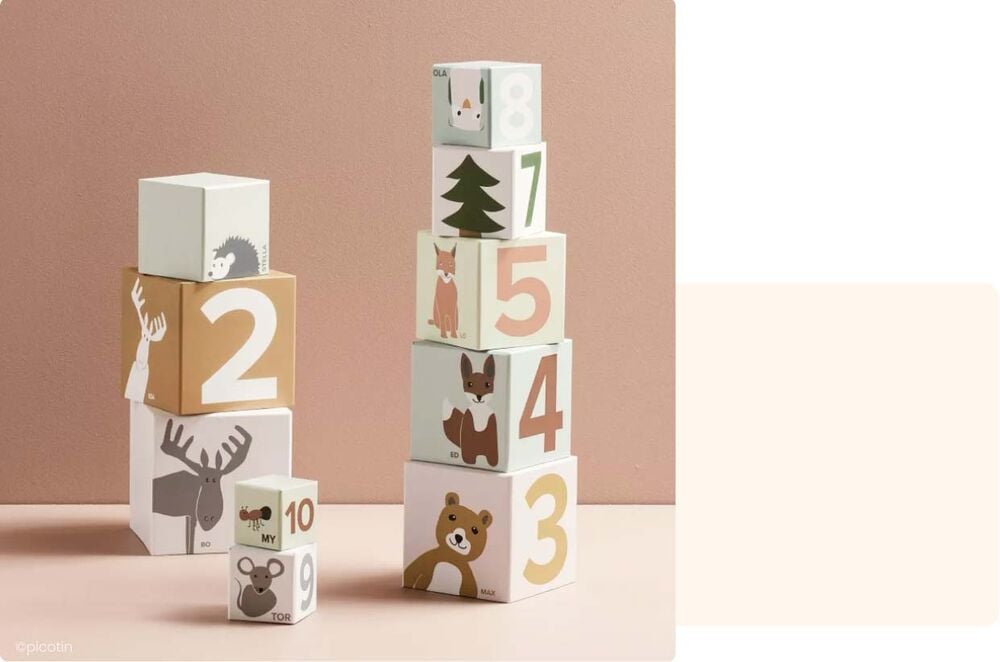 Tours de cubes illustrés avec chiffres et animaux, idée activité bébé 11 mois