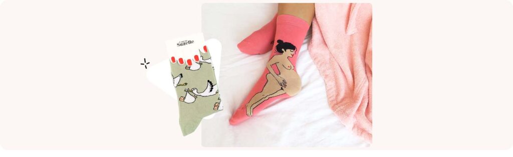 Annonce grossesse originale papa avec chaussettes humoristiques