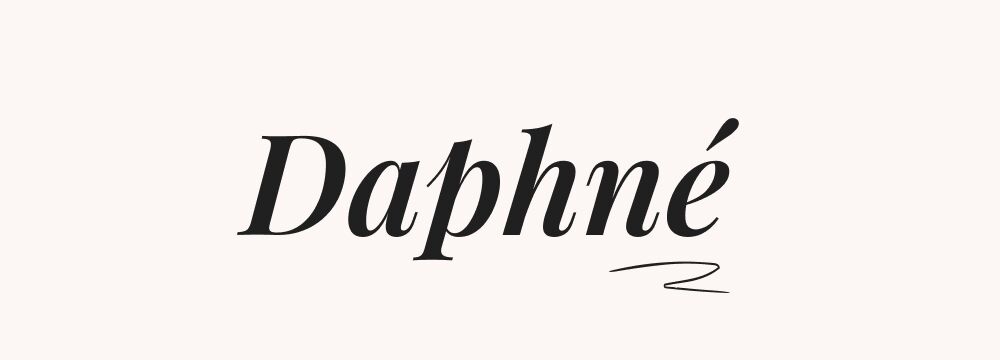 Daphné, prénom mythologique fille doux et végétal, inspiré de la nymphe transformée en laurier pour échapper à Apollon