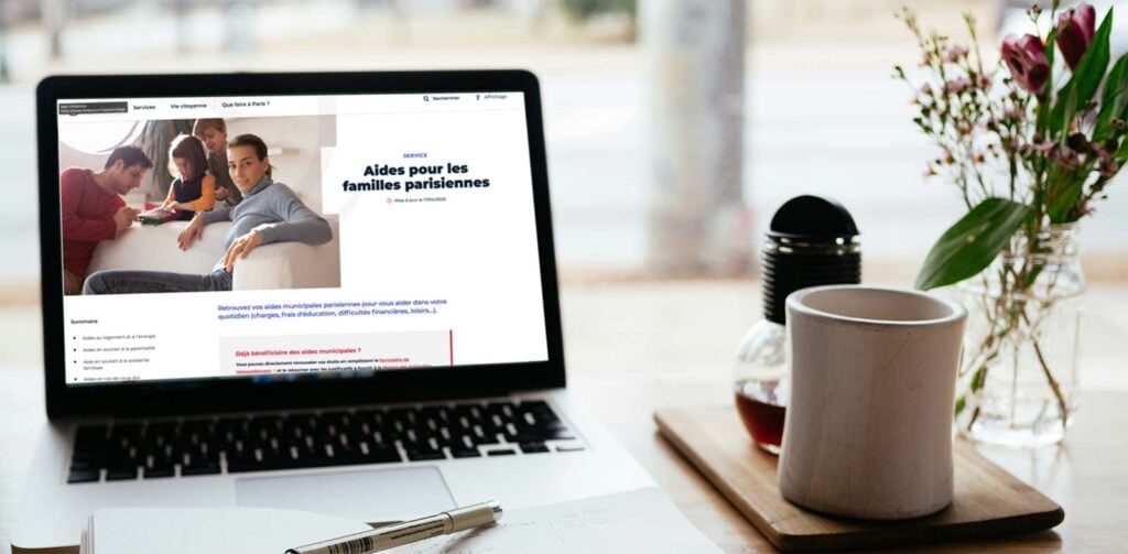 Page d’aides familiales municipales affichée sur un ordinateur, ressource utile pour repérer les aides financières adoption enfant proposées par les collectivités