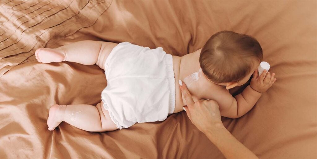 meilleurs conseils pour protéger bébé de la chaleur et des coups de soleil
